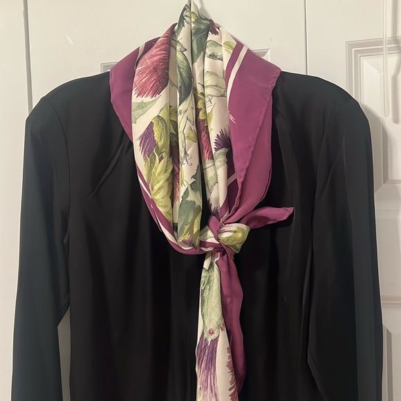 Gucci Womens Square 100% Silk Scarf 32 inches - Picture 15 of 16